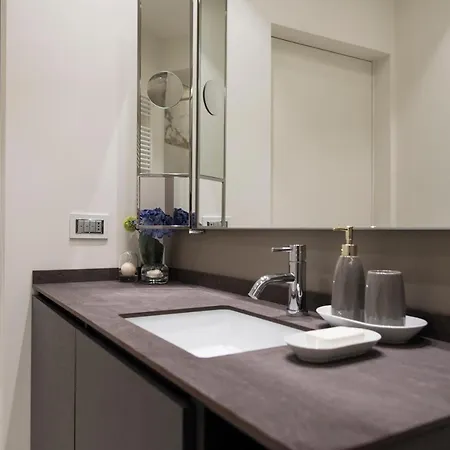 St.ambrogio 2bd New Διαμέρισμα